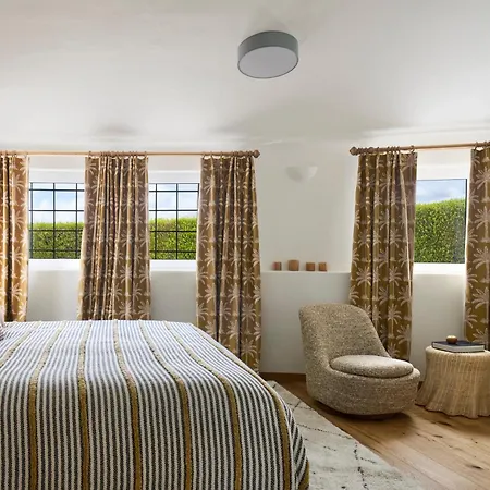 Casa Rosa Dos Ventos * גיאה