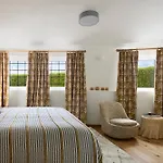 Casa Rosa Dos Ventos * Guia (Faro)