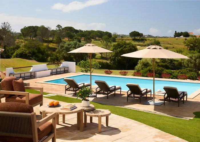 Casa Rosa Dos Ventos * Guia (Faro)