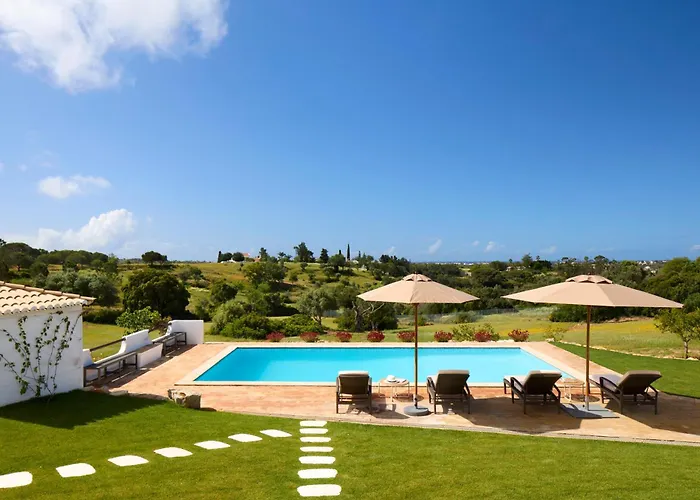 Casa Rosa Dos Ventos * Guia (Faro)